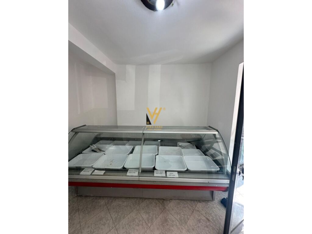 Jepet Dyqan me qera te 21 Dhjetori 40 m2