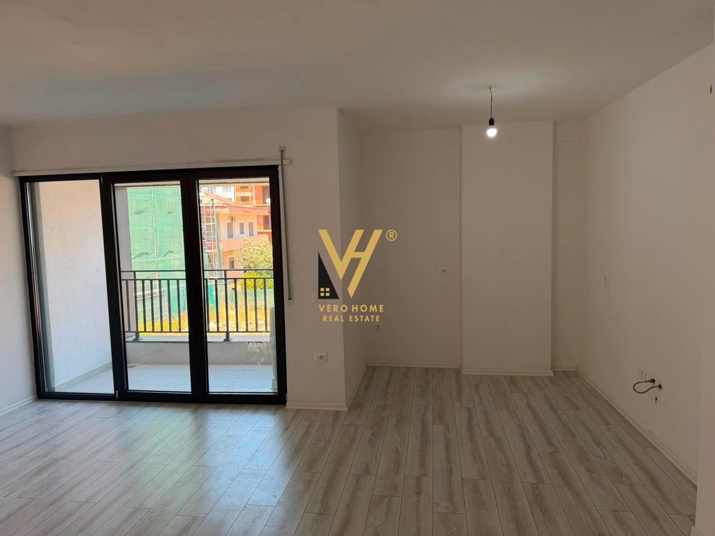 JEPET ZYRE 105 M2 ME QIRA TE BULEVARDI I RI 80.000 LEKE 3