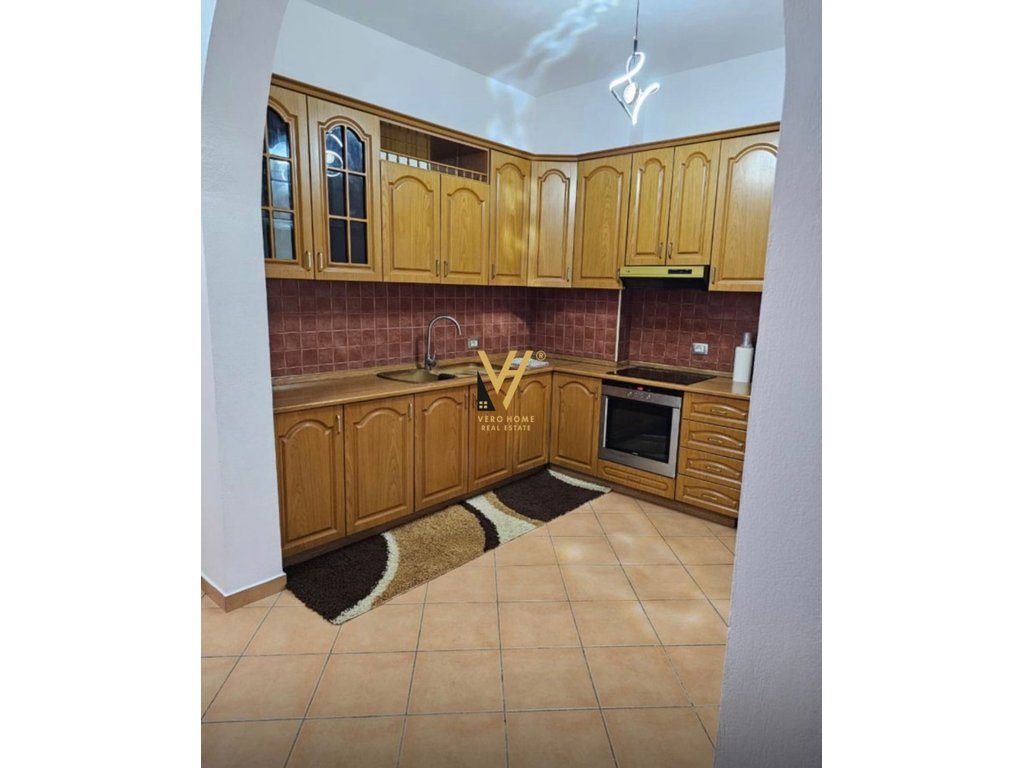 JEPET ME QIRA APARTAMENT 3+1+2BLK SELITË PRANE UNIV.MARIN BARLETI 55.000 LEKE 2