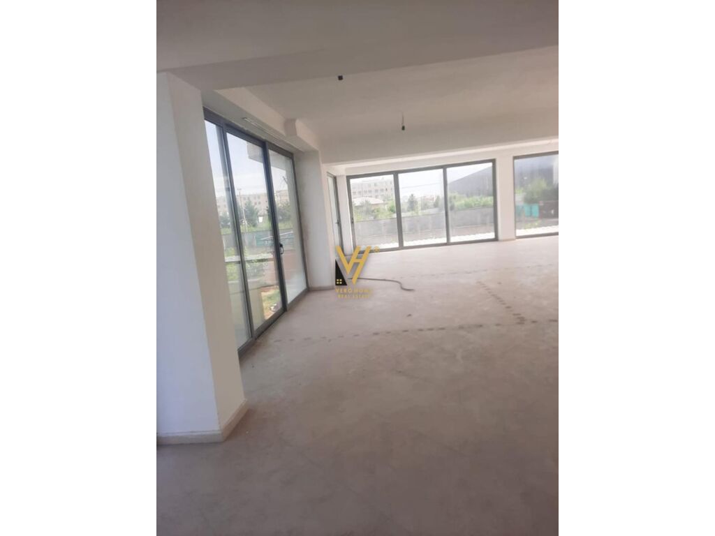 Jepet zyre me qera te Casa Italia 200m2 2