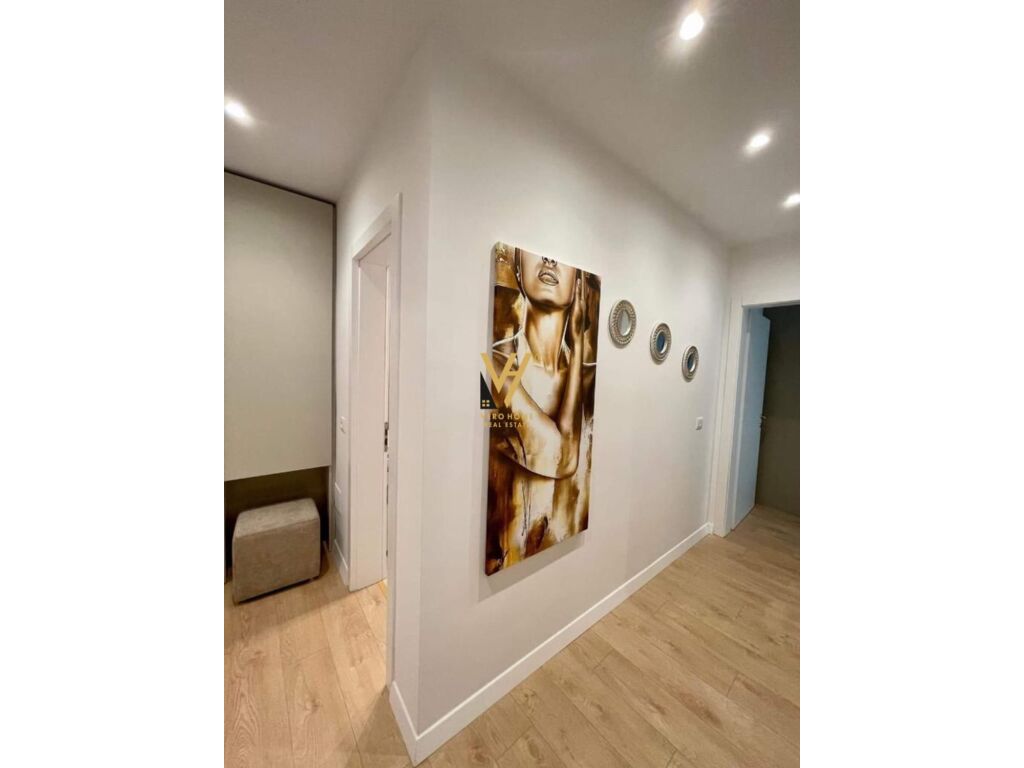 Jepet Apartament 2+1+2+verand+3 poste parkim me qera te Liqeni Artificial 195 m2