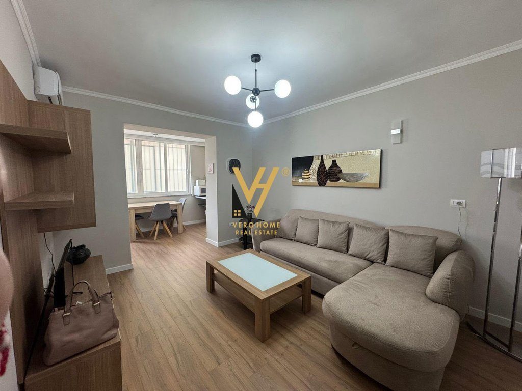 JEPET APARTAMENT 2+1 ME QERA TEK BLLOKU 800 EURO 2