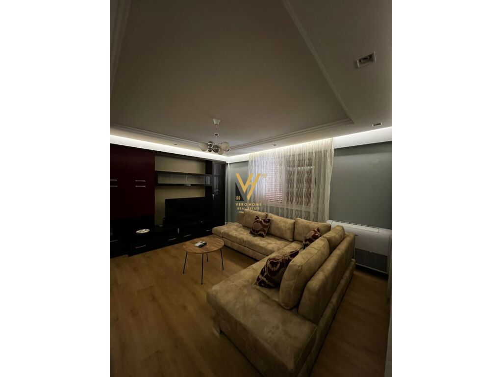 Jepet Apartament 3+1+2 me qera te 21 Dhjetori 130 m2
