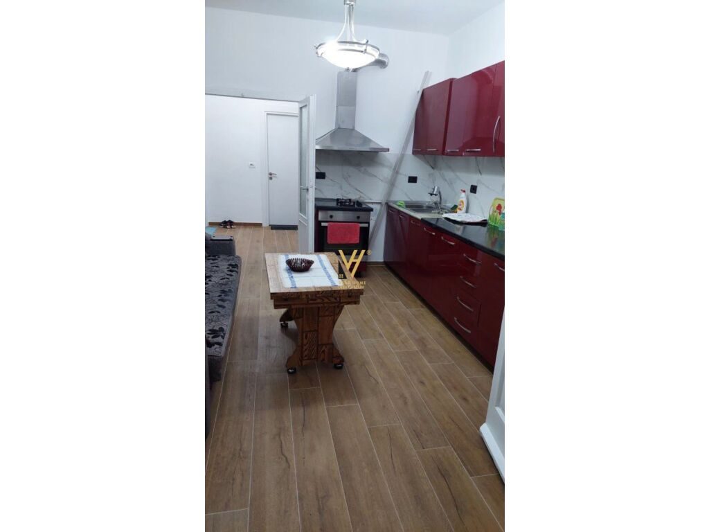Jepet Zyre me qera te Myslym Shyri 120 m2 2