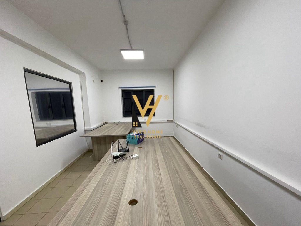 JEPET AMBIENT 140M2 ME QERA, TE PAZARI I RI 900 EURO 2