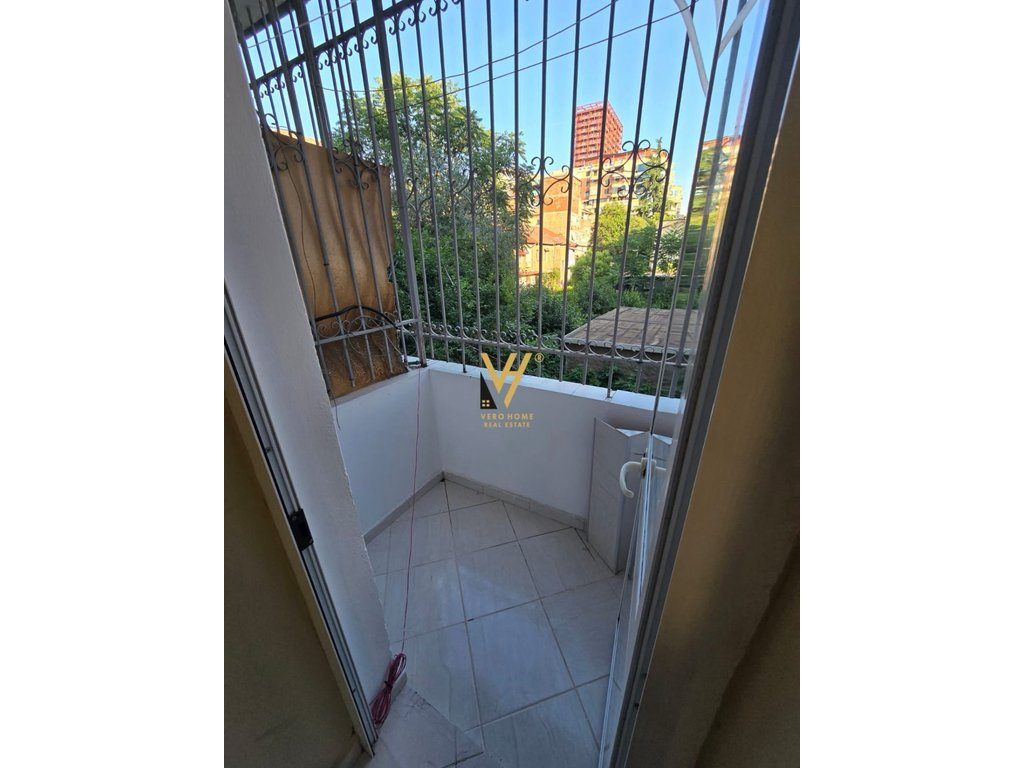 JEPET GARSONIERE 45 M2 ME QERA TE 21 DHJETORI 48.000 LEKE 3