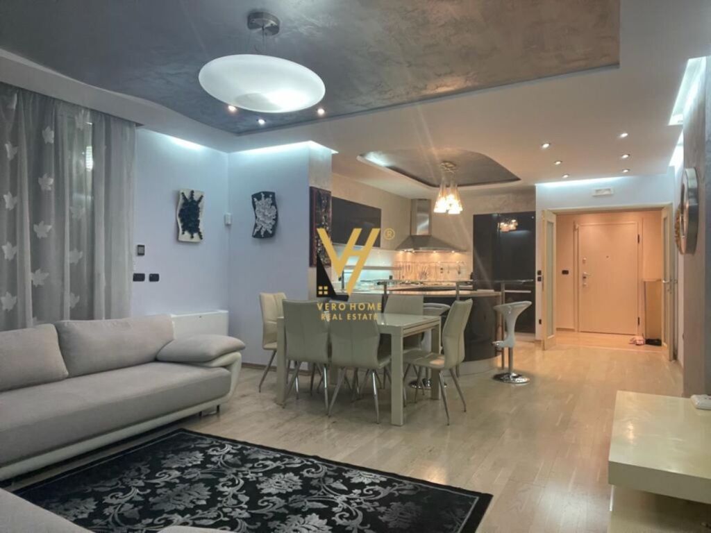 Shitet Apartament 3+1+2 te Ish Ekspozita Sot 212 m2 2