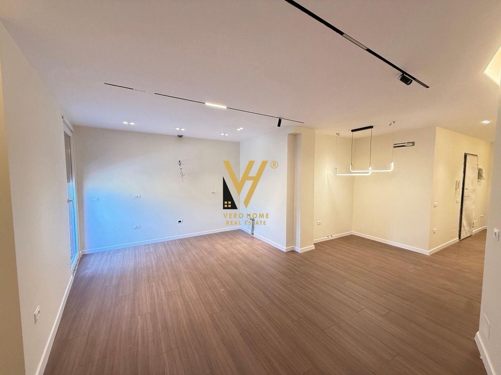 SHITET APARTAMENT 2+1+BLK TEK MARTENITETI I RI 235.000 EURO