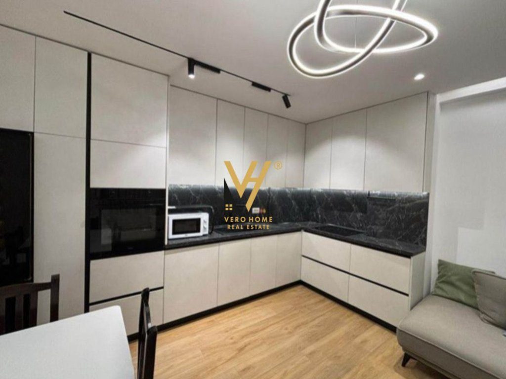 JEPET APARTAMENT 2+1+BLK ME QERA TE ISH FUSHA AVIACIONIT 75.000 LEKE 3