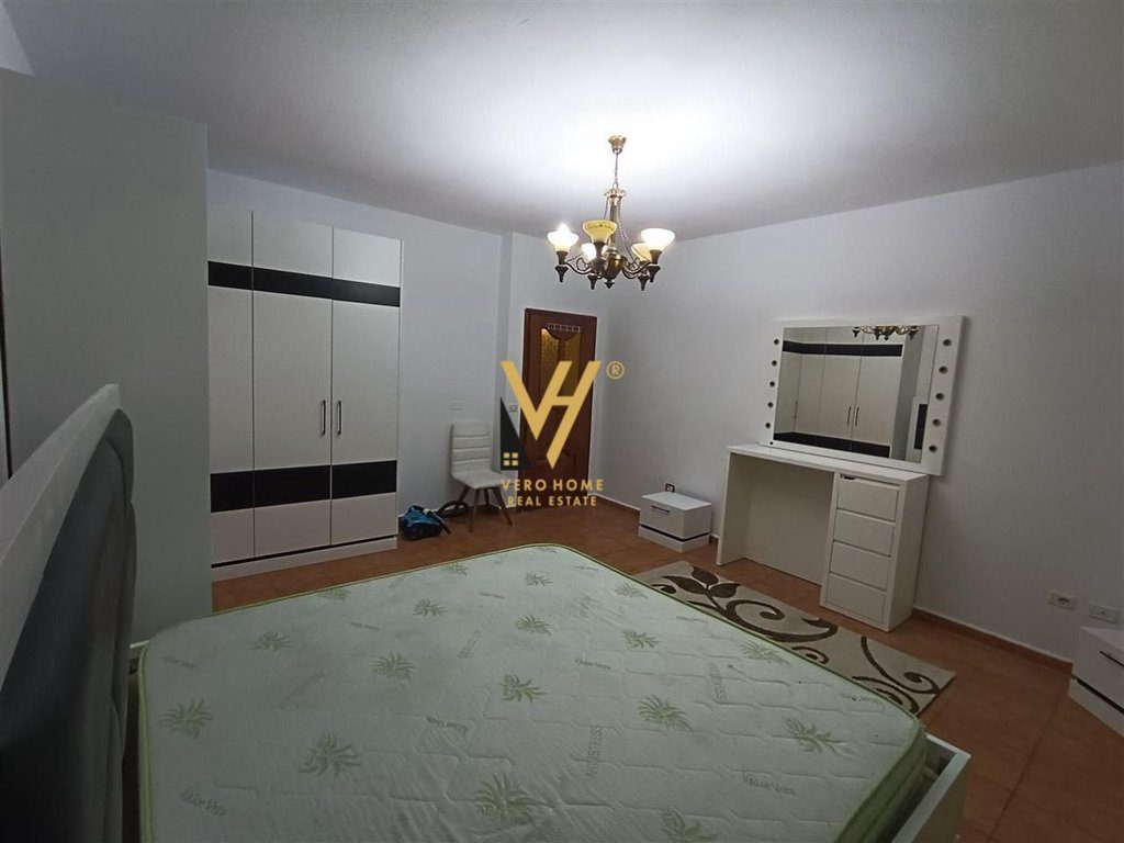 JEPET APARTAMENT 3+1+2+BLK ME QERA NE KINOSTUDIO 500 EURO 3