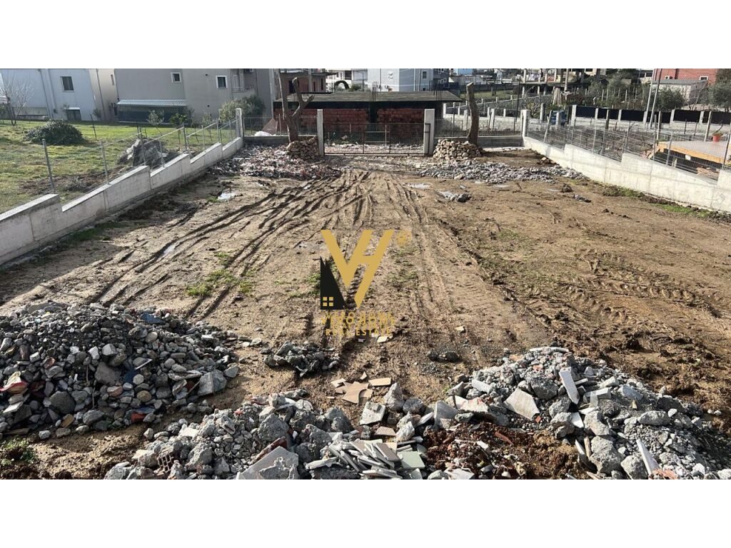 JEPET TOKE 450 M2 ME QERA NE PASKUQAN 400 EURO