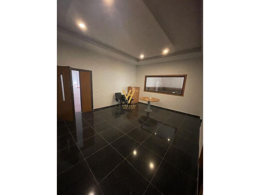 Shitet magazine ne Berxhulle, Tirane 1600 m2