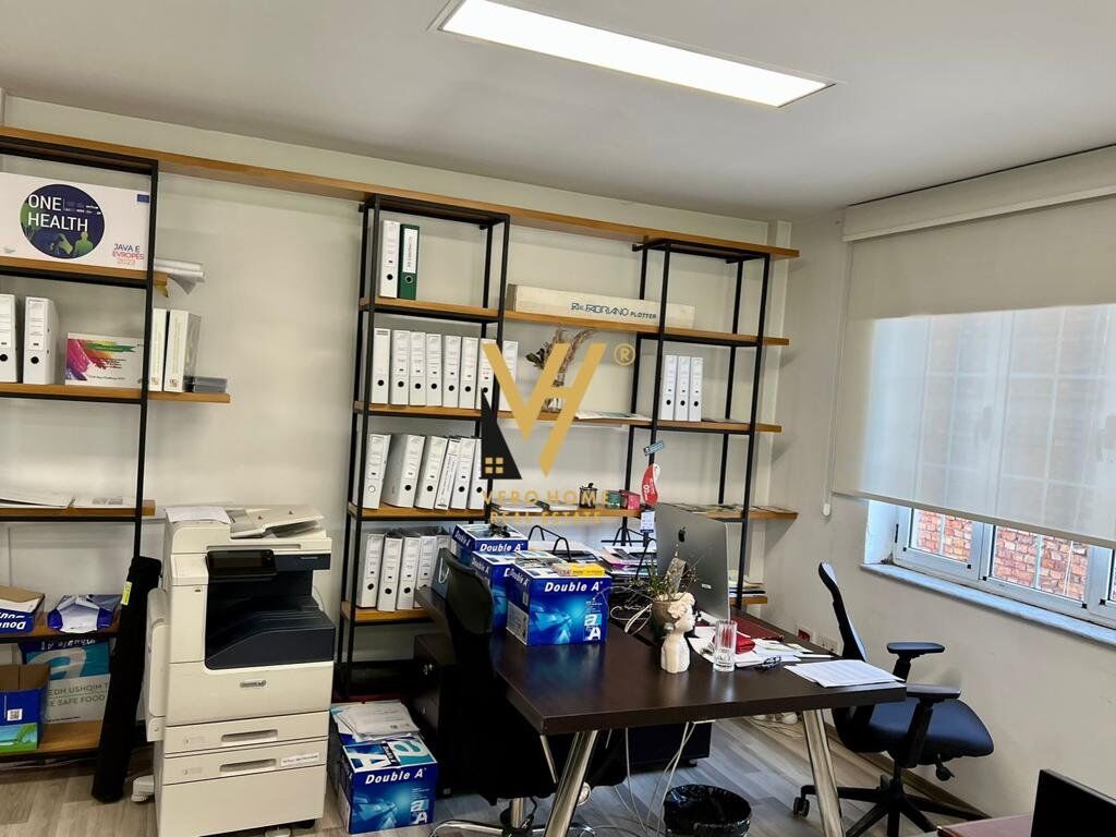 Jepet zyre me qera te Rruga e Elbasanit 150 m2 2