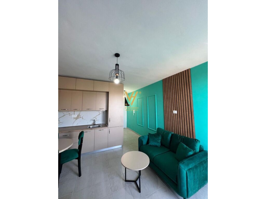 Shitet Garsoniere te Shkembi i Kavajes 43 m2