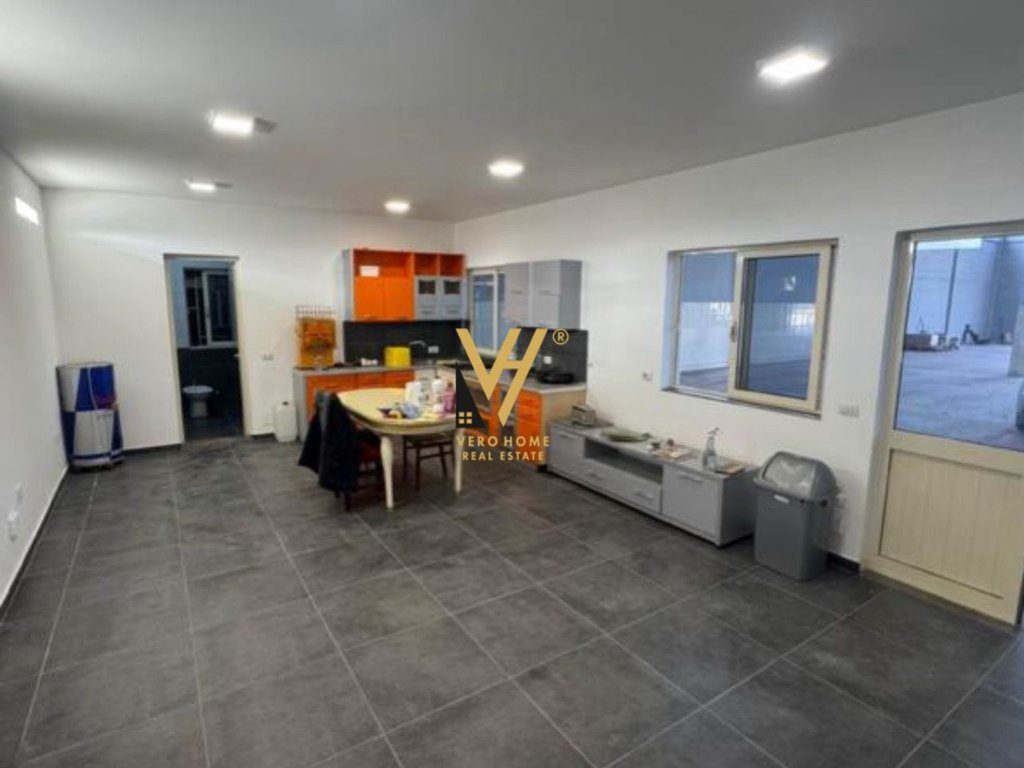 JEPET KAPANON 3.200 M2 ME QERA NE FUSHE KRUJE 290.000 LEKE
