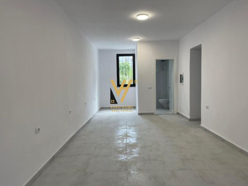 Jepet ambjent biznesi me qera te Ish Ekspozita Sot 70 m2 3