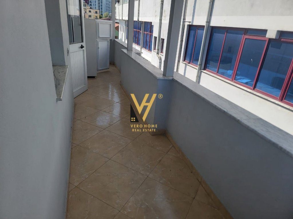 JEPET ZYRE 70 M2 ME QERA TE 5 MAJI 300 EURO 4