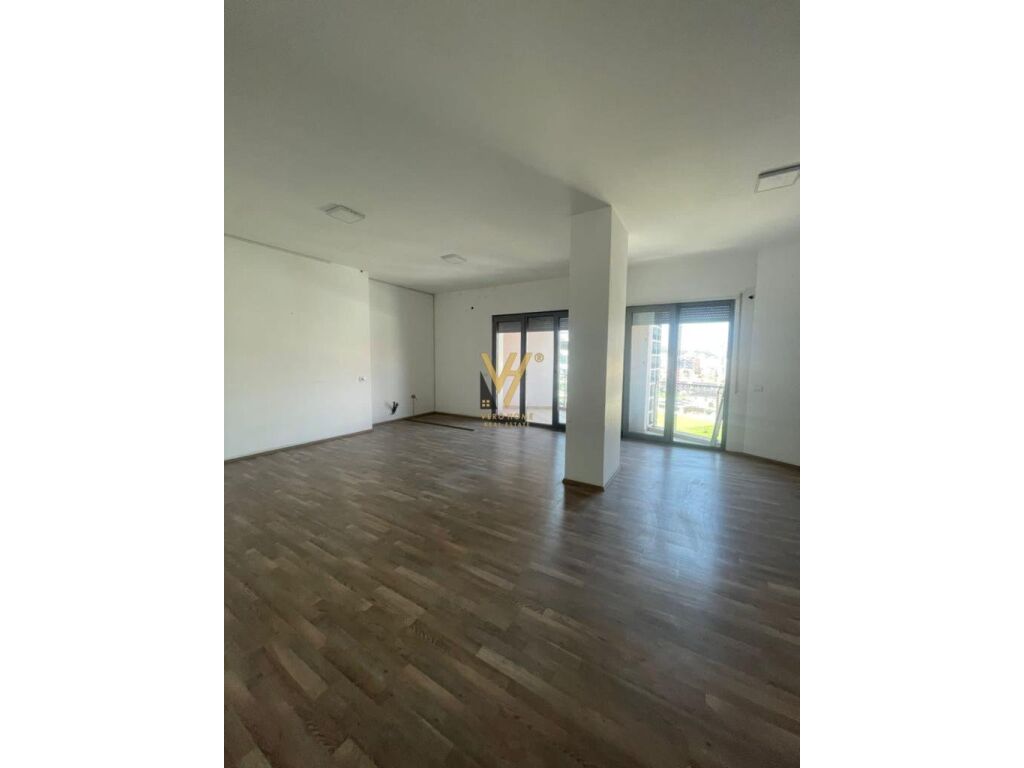 Shitet apartament 3+1+2 te Rruga e Kosovareve 180 m2 4