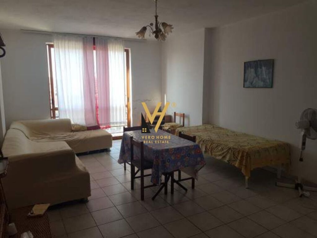 Shitet apartament 1+1 te Plazhi Durres 80 m2 2
