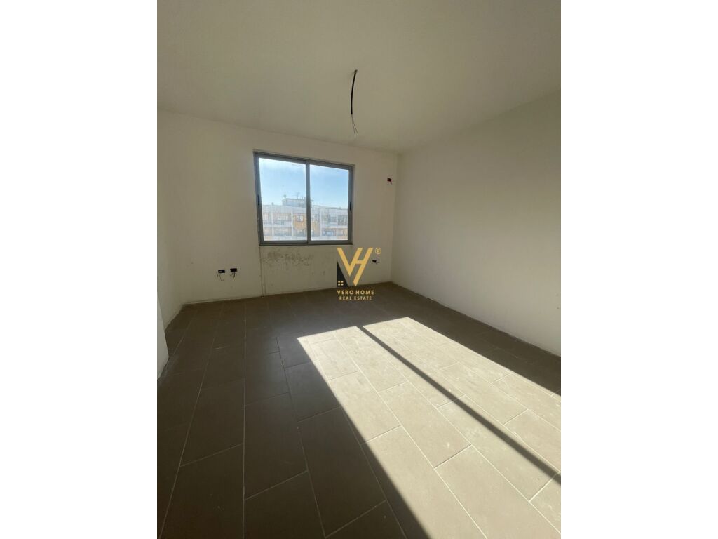 Shitet Apartament 2+1+ballkon te Bulevardi Migjeni 110 m2 4