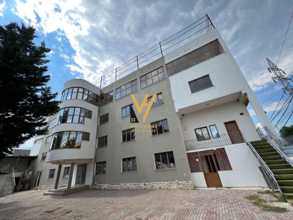 Shitet Godine Biznesi te Autostrada Tirane-Durres 2680 m2 1