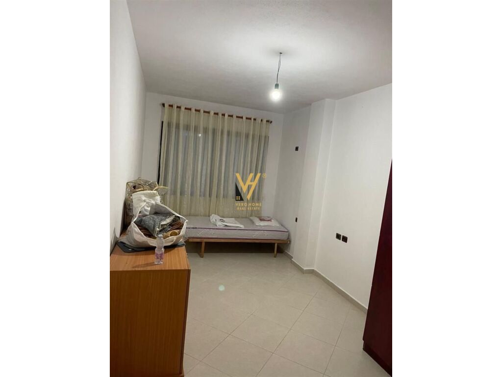 Jepet Apartament 2+1+2+ballkon me qera te Unaza e Re 100 m2 4