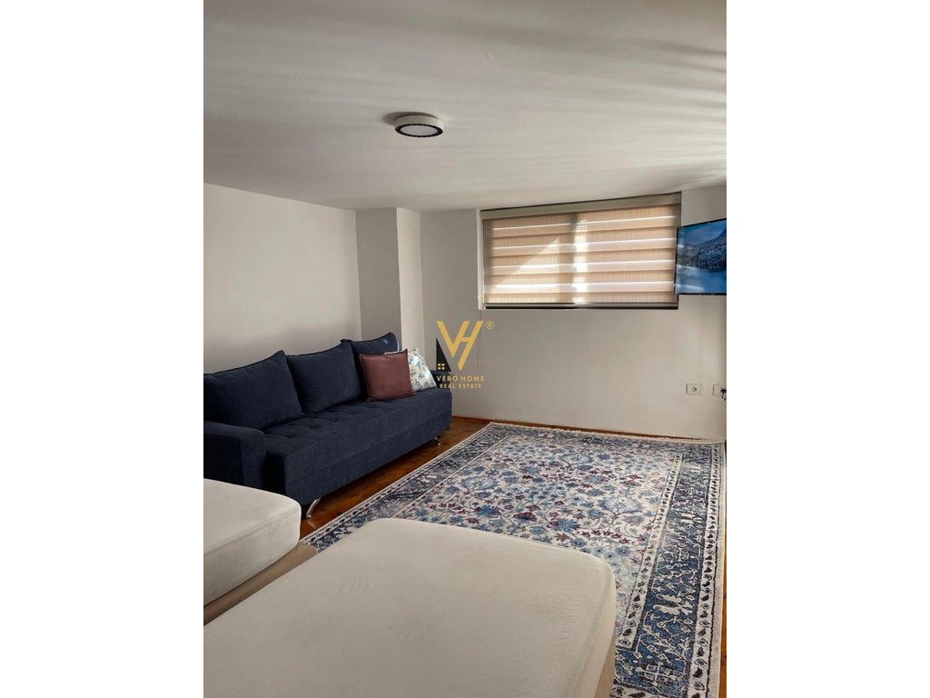 JEPET GARSONIERE DUPLEX ME QERA TE RRUGA DURRESIT 50.000 LEKE