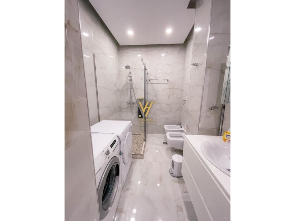 Jepet apartament 2+1 me qera te Pazari i Ri 130 m2 2