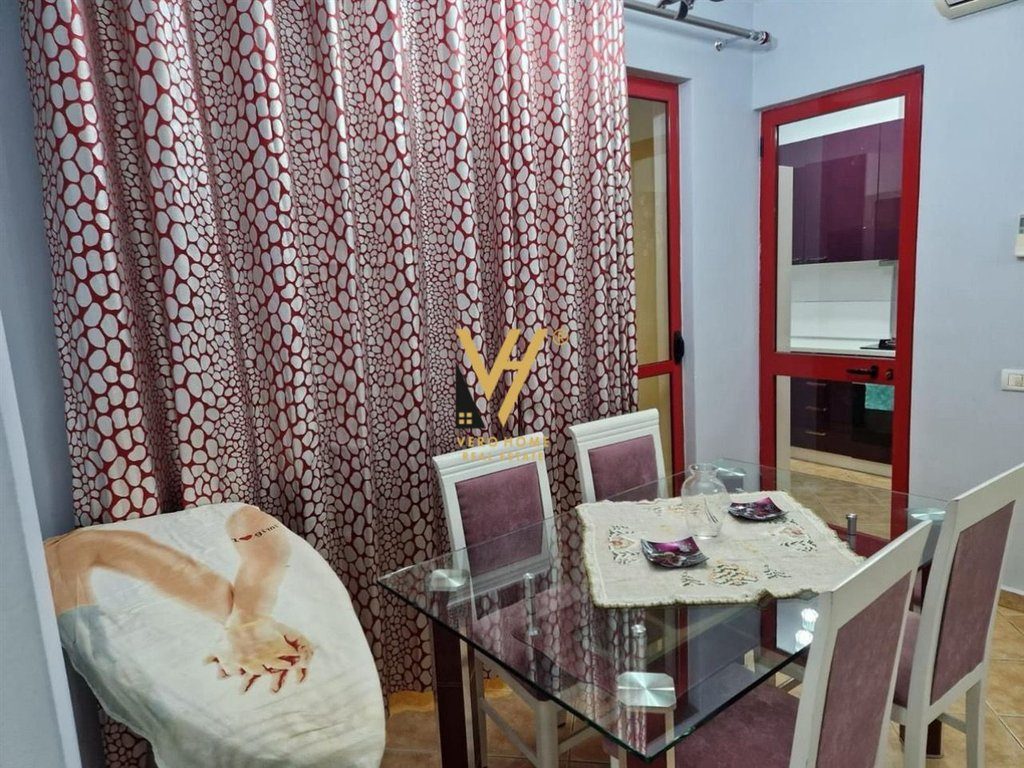JEPET APARTAMENT 3+1+2+BLK ME QERA TE ZOGU I ZI 800 EURO 3