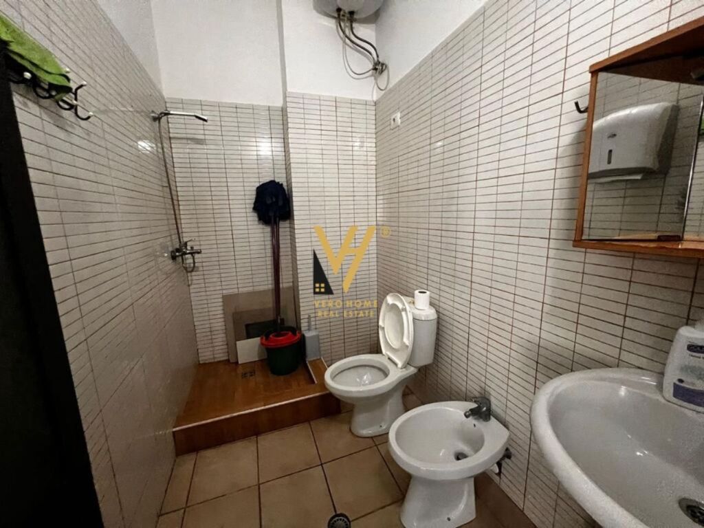 Jepet Zyre me qera te Komuna e Parisit 110 m2 4