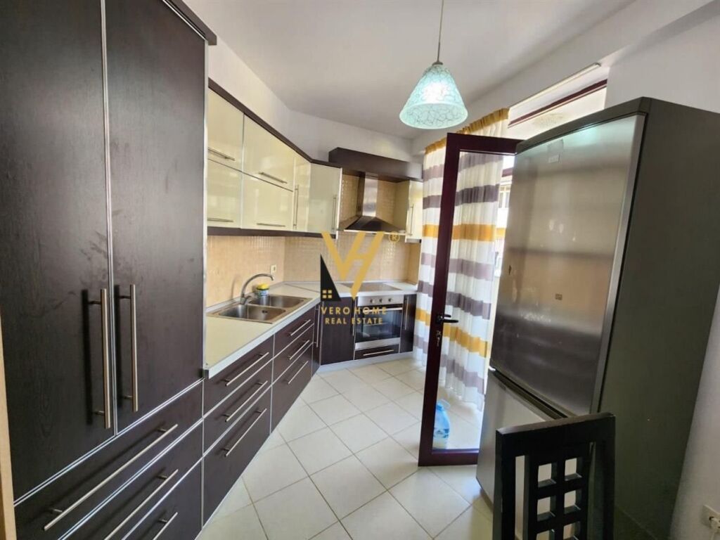 Jepet Apartament 2+1+ballkon me qera te Fresku 100 m2 3