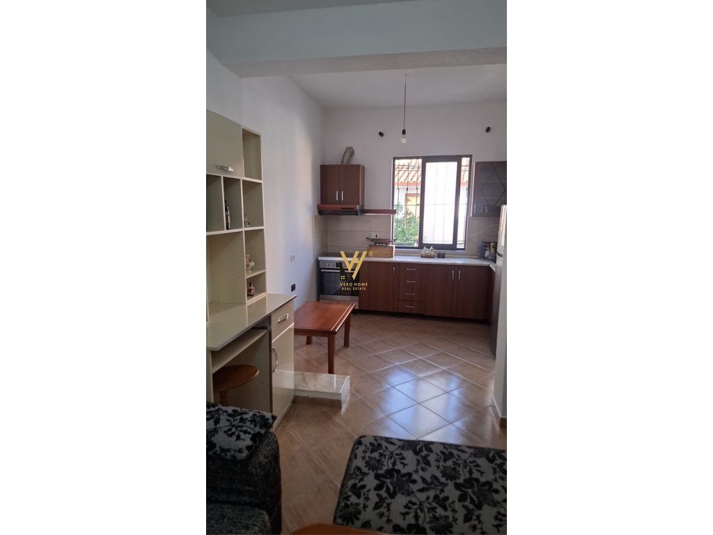 JEPET SHTËPI PRIVATE 1+1 ME QERA TE VIZION PLUS 45.000 LEKE 2