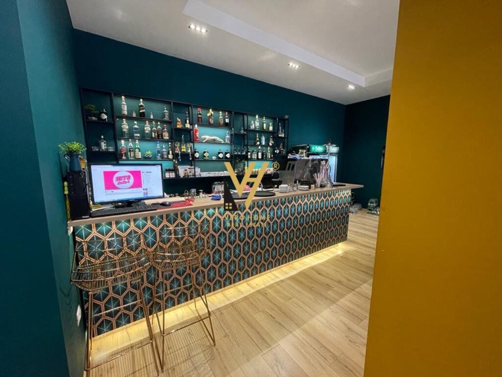 Shitet ambient bar-kafe te Rruga Frosina Plaku 86 m2 2
