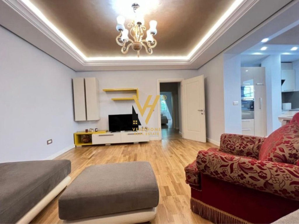 JEPET APARTAMENT 2+1 ME QIRA NE QENDER,RR.BARDHOK BIBA 1.000 EURO 3