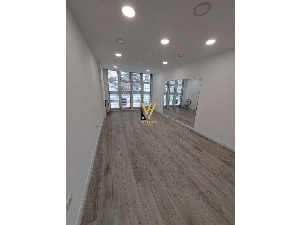 JEPET ZYRE 416 M2 ME QERA TE KOMUNA E PARISIT 4.500 EURO