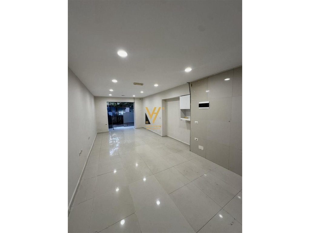 JEPET AMBIENT BIZNESI 40 M2 ME QERA TE SHKOLLA E BALETIT 500 EURO