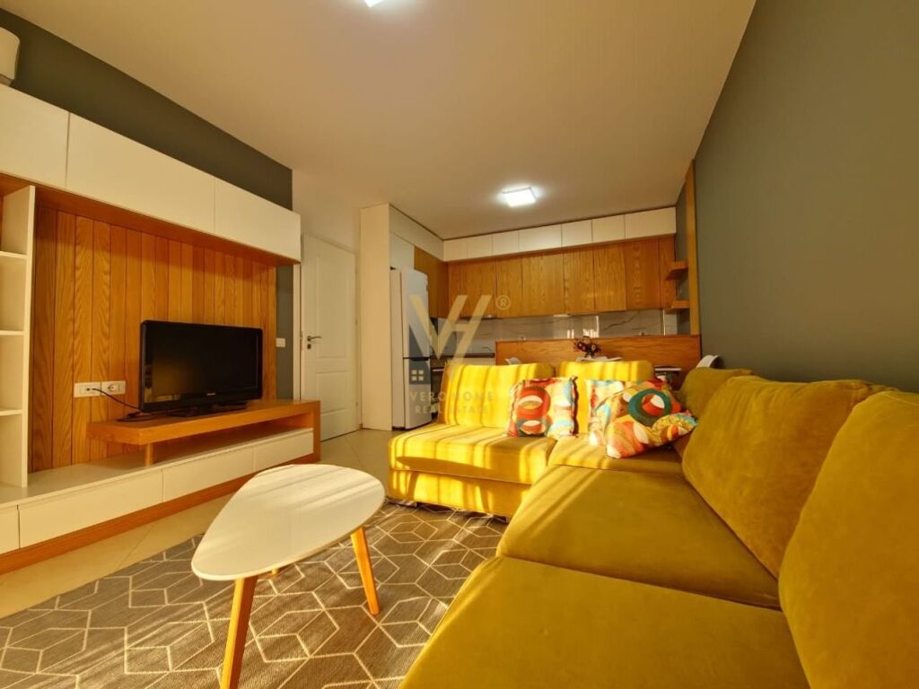 Jepet Apartament 2+1 +2+Post Parkimi me qera te Rruga 5 maji 120 m2
