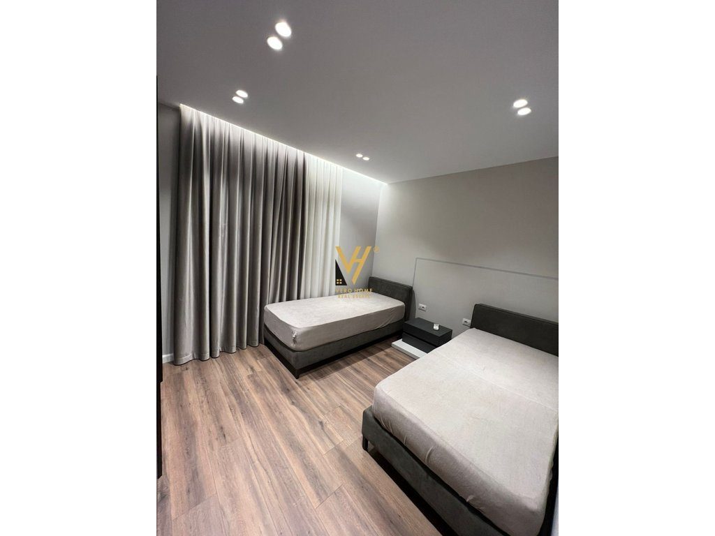 JEPET APARTAMENT 2+1 ME QERA TE ISH FUSHA E AVIACIONIT 70.000 LEKE 4