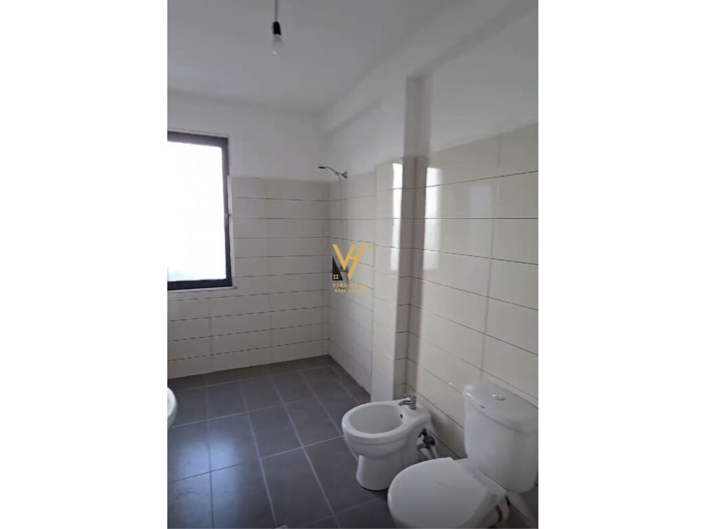 Shitet Apartament 1+1+Blk ne Kamez,89 m2 3