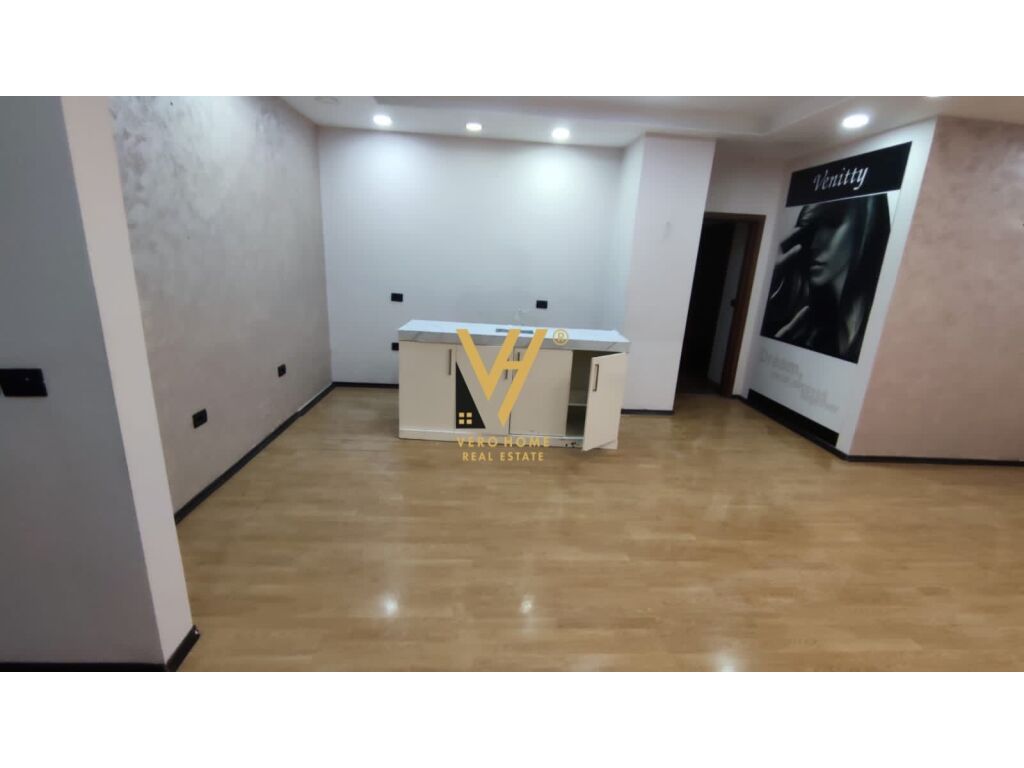 Jepet ambient biznesi me qera ne Blloku 120 m2