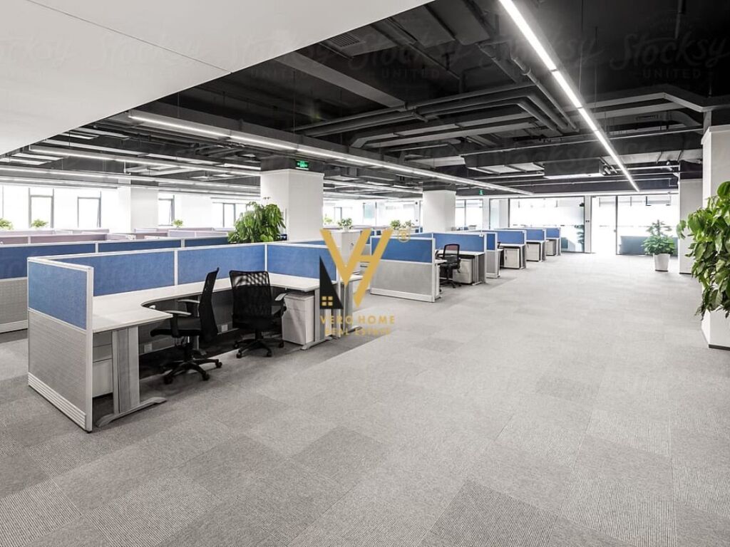 Jepet Zyre me qera te Rruga e Elbasanit 300 m2