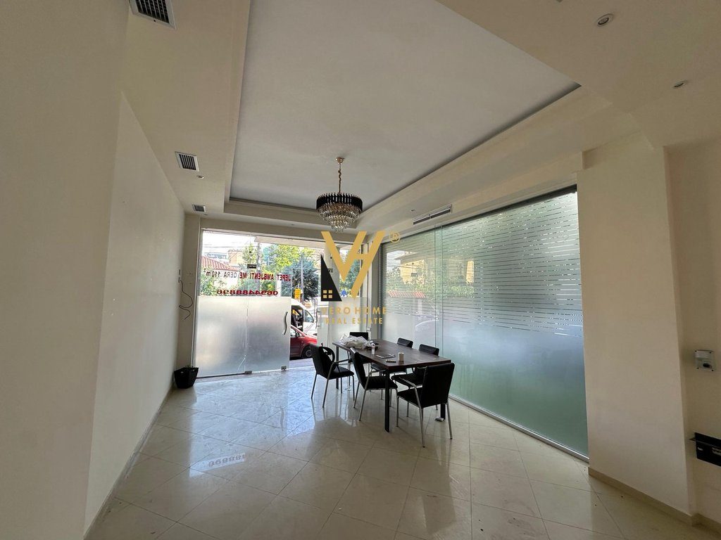 JEPET DYQAN 220 M2 ME QERA TE PAZARI I RI 1.500 EURO 2