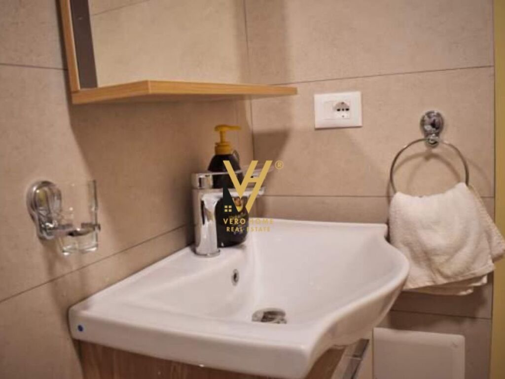 Shitet Apartament 2+1 te Rruga e Kavajes 75 m2