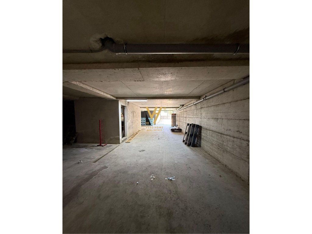 JEPET MAGAZINE 200 M2 ME QERA NE KOMBINAT 50.000 LEKE