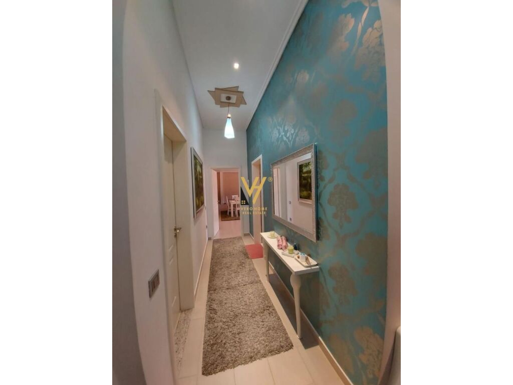 Shitet Penthouse 2+1+2+post parkimi te Fresku 149 m2 3