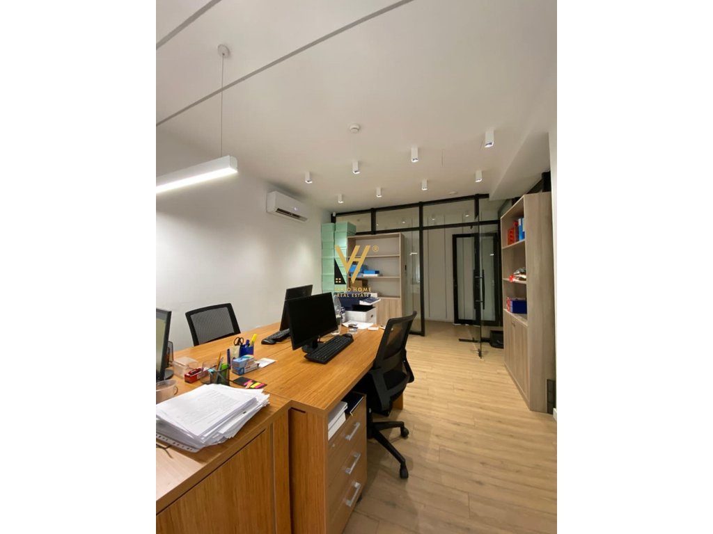 JEPET ZYRE 317 M2 ME QERA RRUGA E BARRIKADAVE 4.600 EURO 3