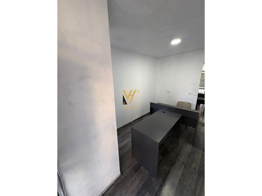 JEPET ZYRE 15 M2 ME QIRA TE KOMUNA E PARISIT 15.000 LEKE