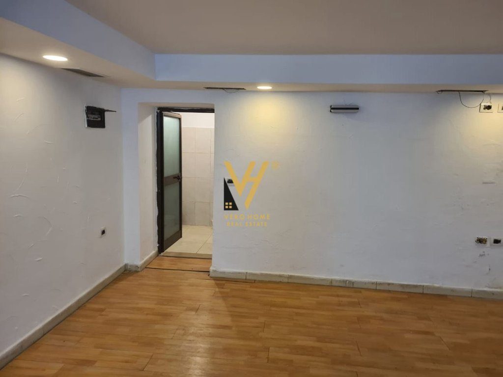 JEPET DYQAN 50 M2 ME QIRA NE BLLOK, LSI 40.000 LEKE 2
