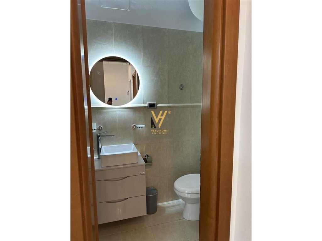 JEPET ZYRE 100 M2 ME QERA TE BLLOKU 100.000 LEKE 4