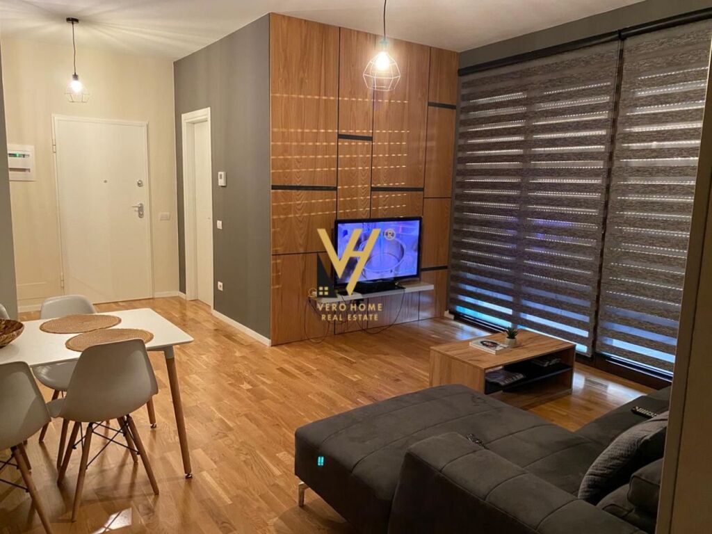 Jepet Apartament 1+1+verande me qera te Rruga e Barrikadave 120 m2 3